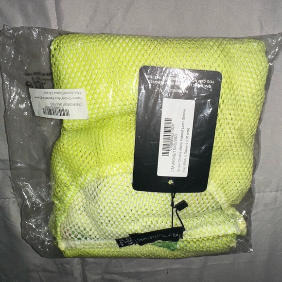 PrettyLittleThing Green Ombre Micro Fishnet Long Sleeve Maxi Beach Dress - Picture 4 of 4